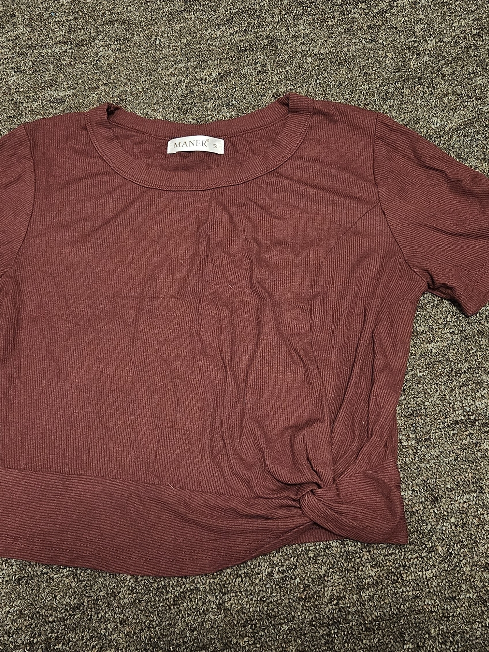 MANER Ribbed Twist-Hem Crop Top in Burgundy